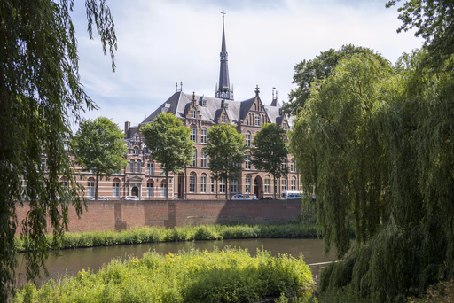 's-Hertogenbosch seen from the water